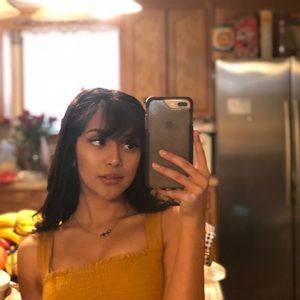 Meet your Posher, Crystal